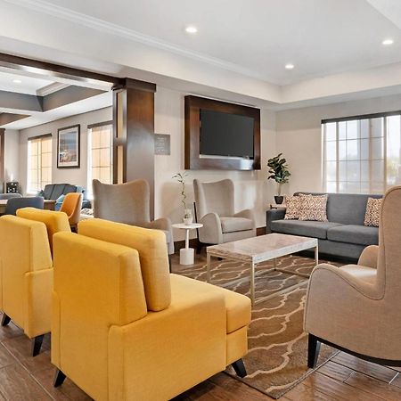 Comfort Inn & Suites Sacramento - University Area ภายนอก รูปภาพ