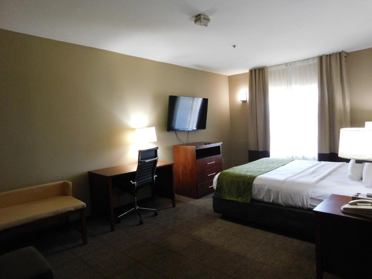 Comfort Inn & Suites Sacramento - University Area ภายนอก รูปภาพ