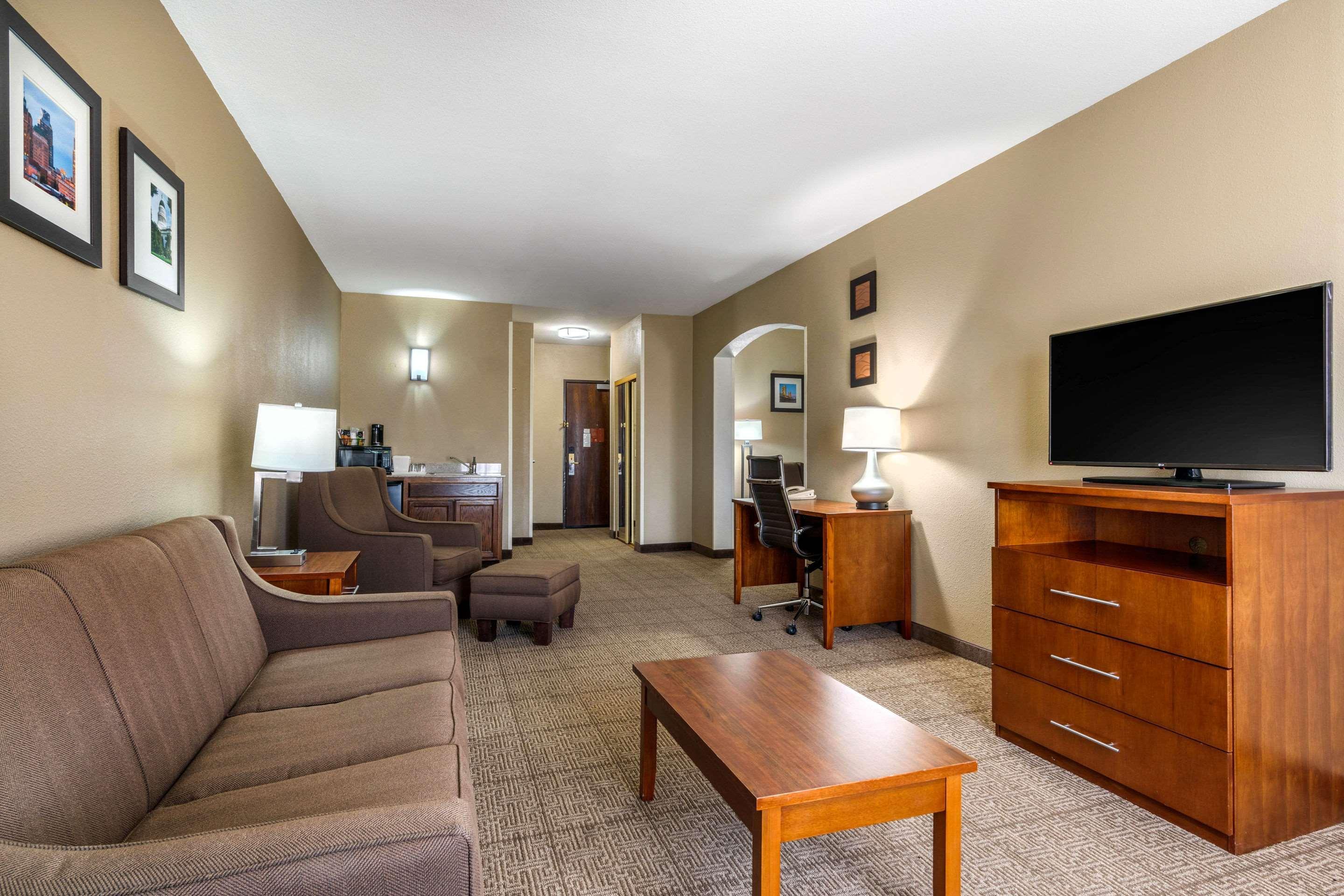 Comfort Inn & Suites Sacramento - University Area ภายนอก รูปภาพ