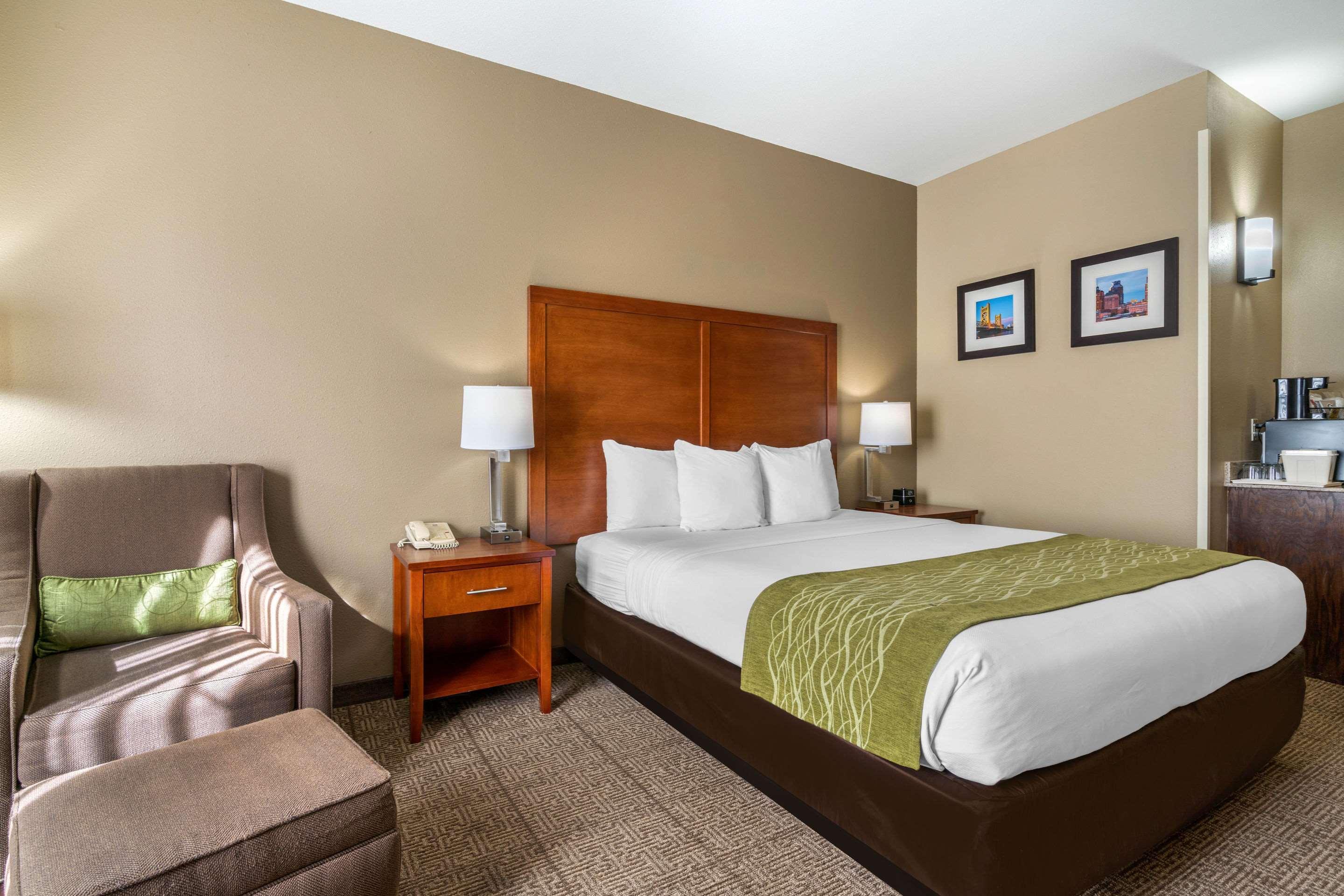 Comfort Inn & Suites Sacramento - University Area ภายนอก รูปภาพ