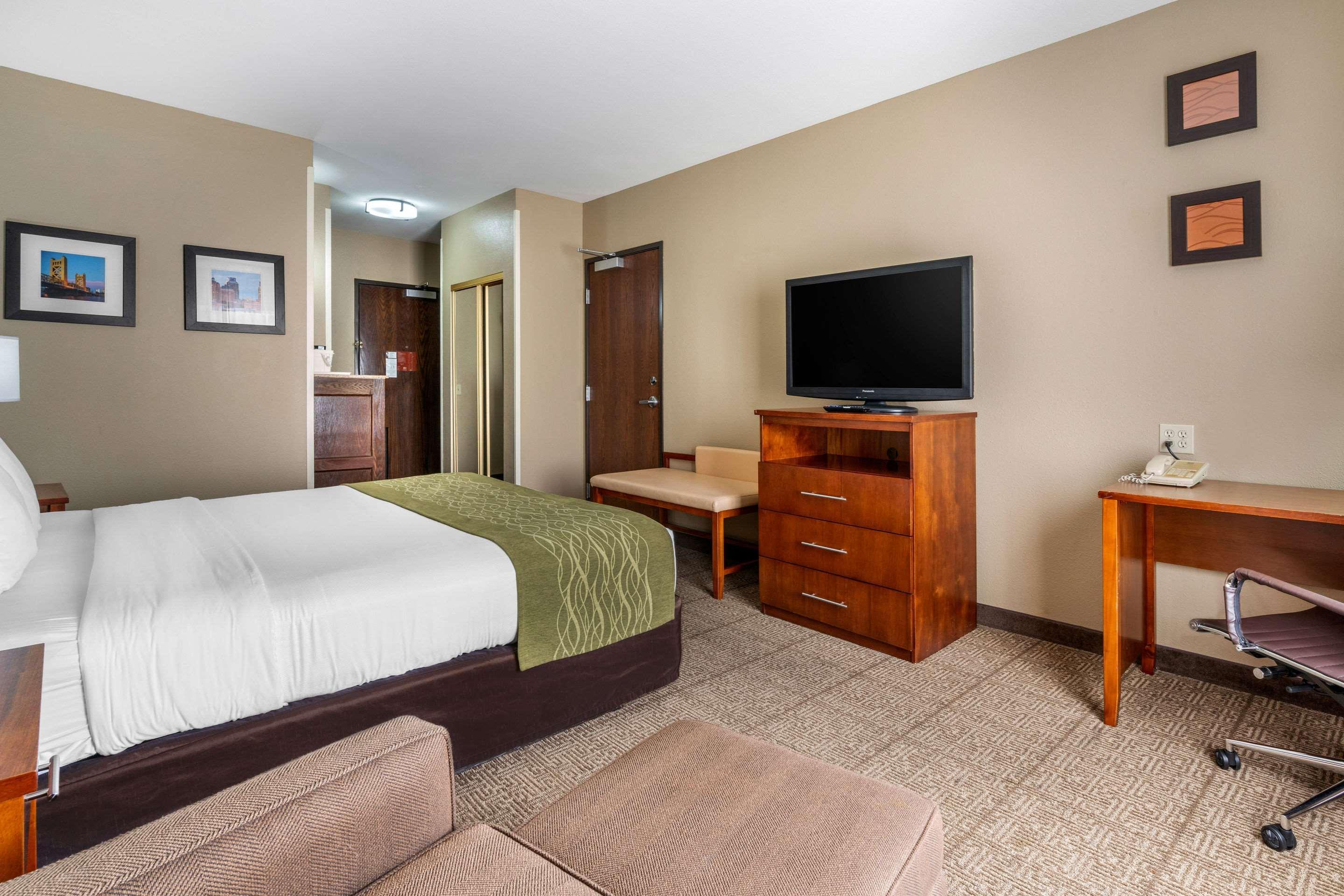 Comfort Inn & Suites Sacramento - University Area ภายนอก รูปภาพ