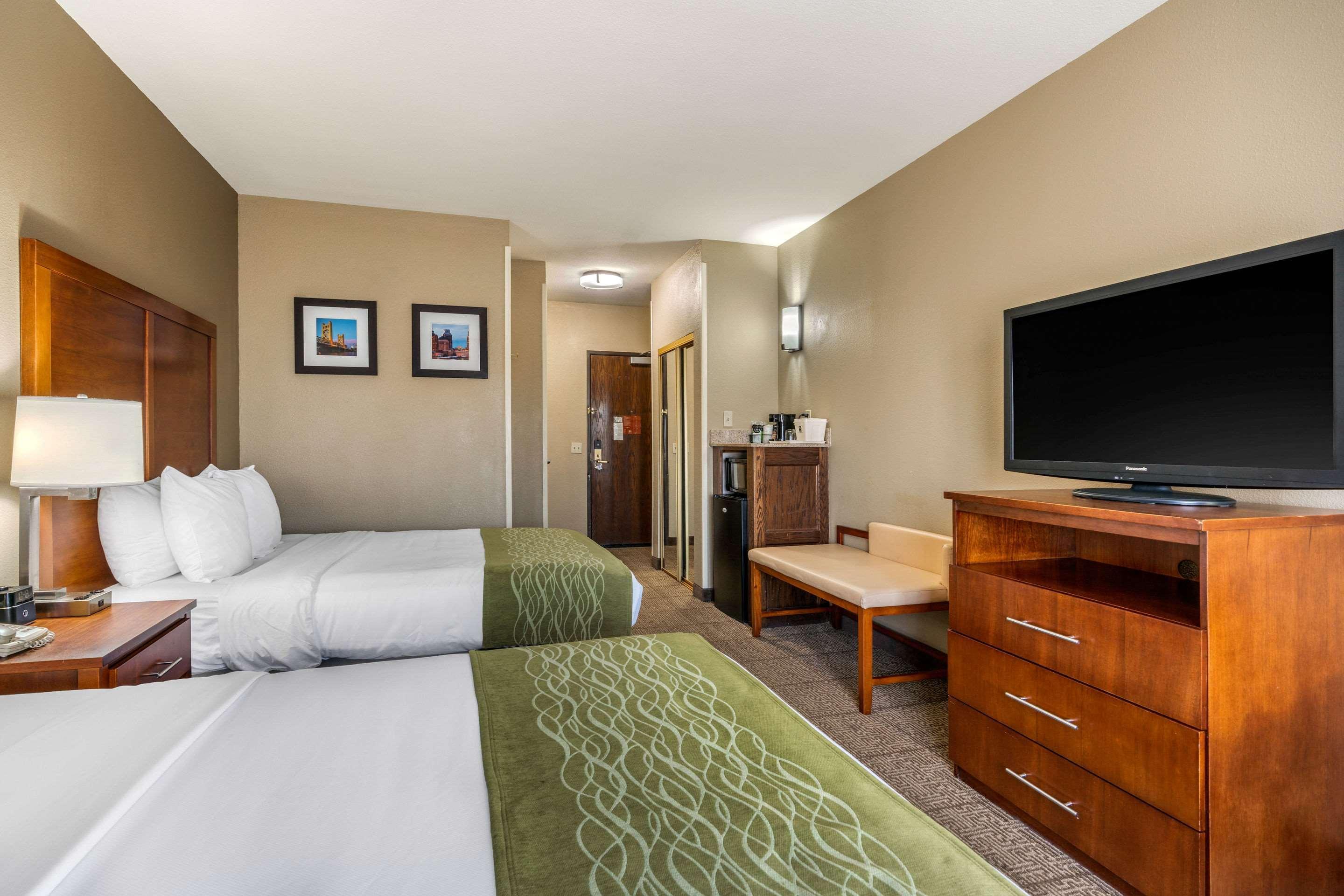 Comfort Inn & Suites Sacramento - University Area ภายนอก รูปภาพ