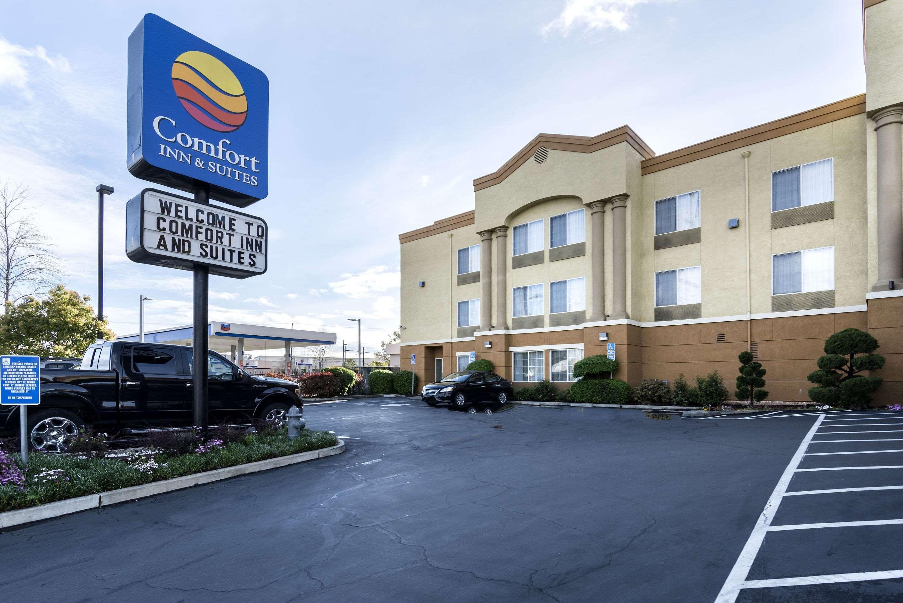 Comfort Inn & Suites Sacramento - University Area ภายนอก รูปภาพ