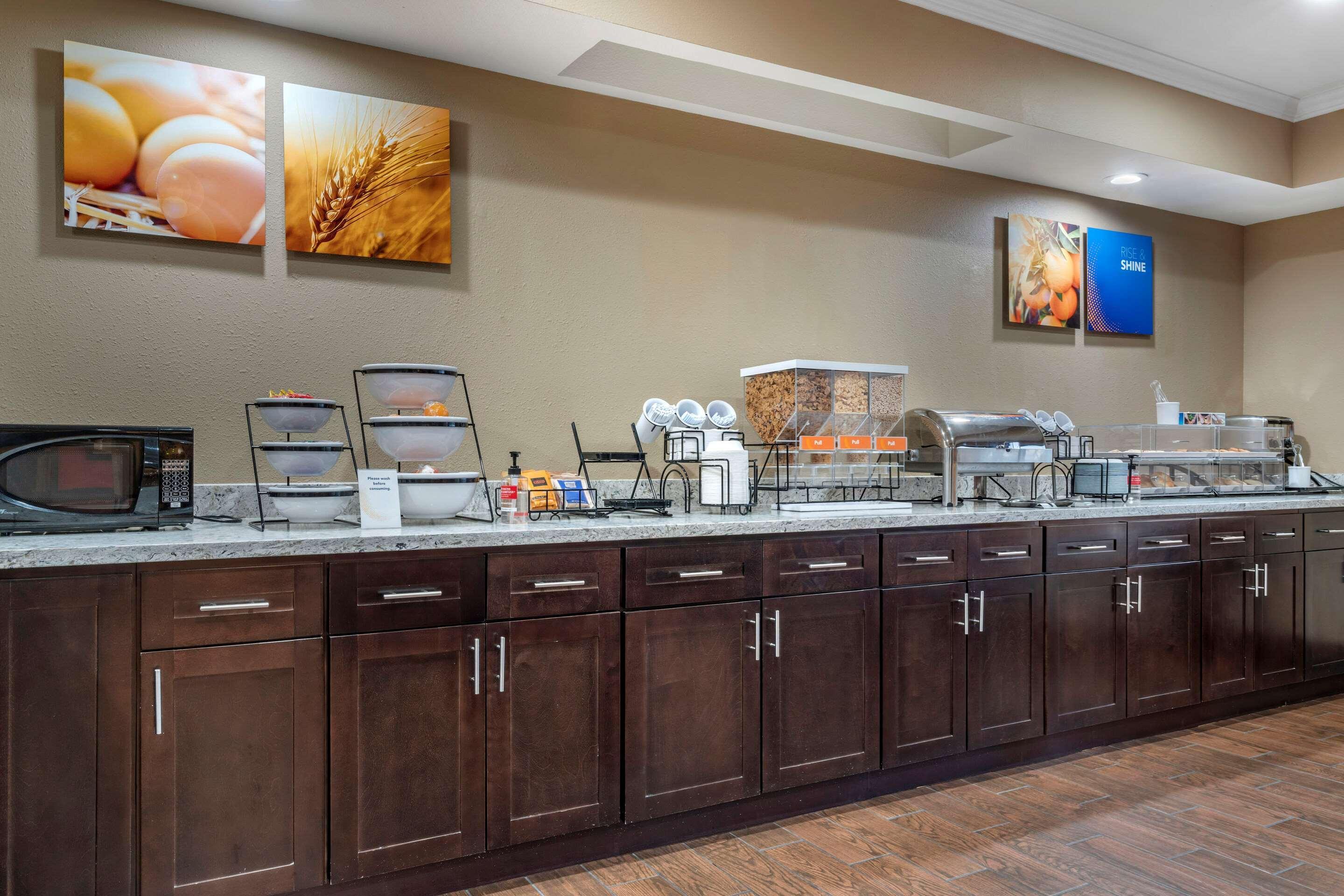 Comfort Inn & Suites Sacramento - University Area ภายนอก รูปภาพ