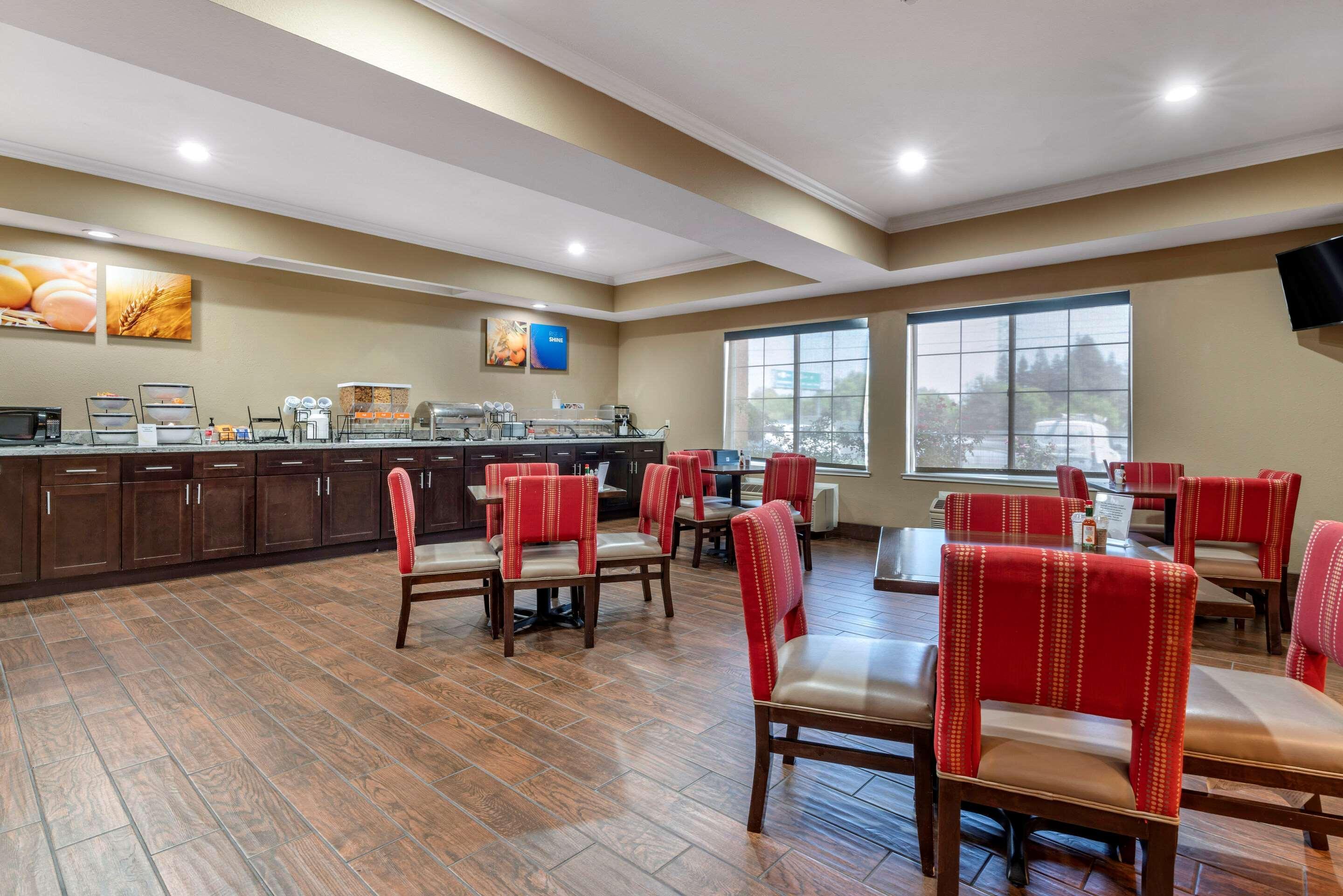 Comfort Inn & Suites Sacramento - University Area ภายนอก รูปภาพ