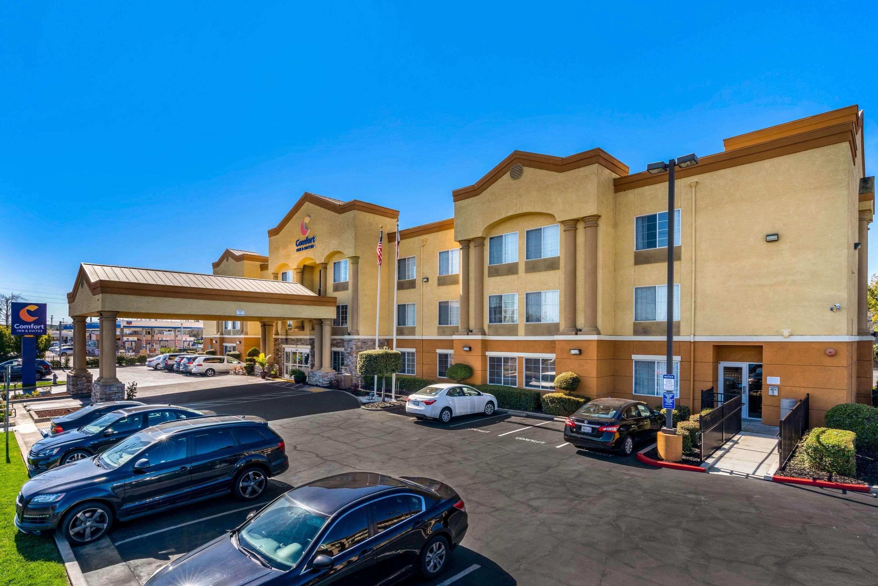 Comfort Inn & Suites Sacramento - University Area ภายนอก รูปภาพ