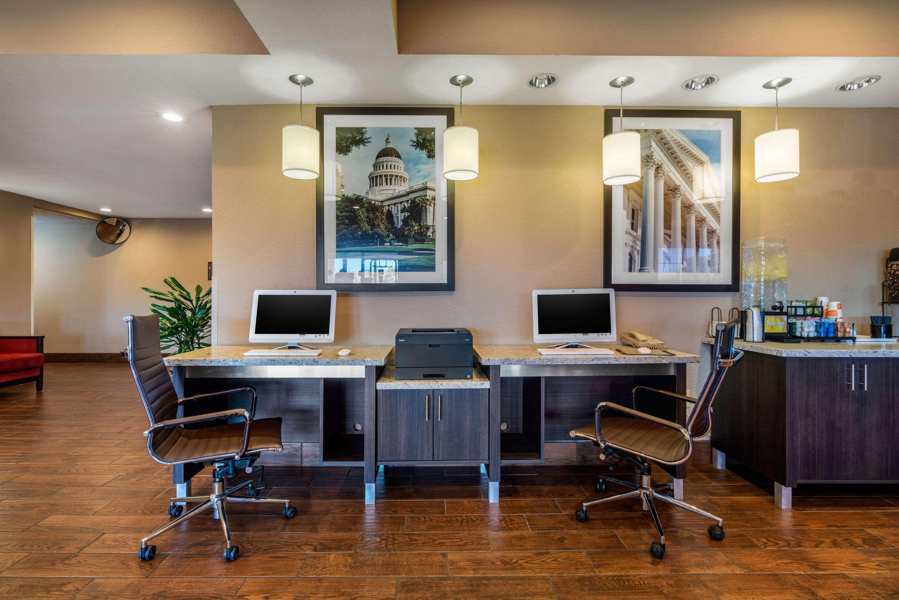 Comfort Inn & Suites Sacramento - University Area ภายนอก รูปภาพ