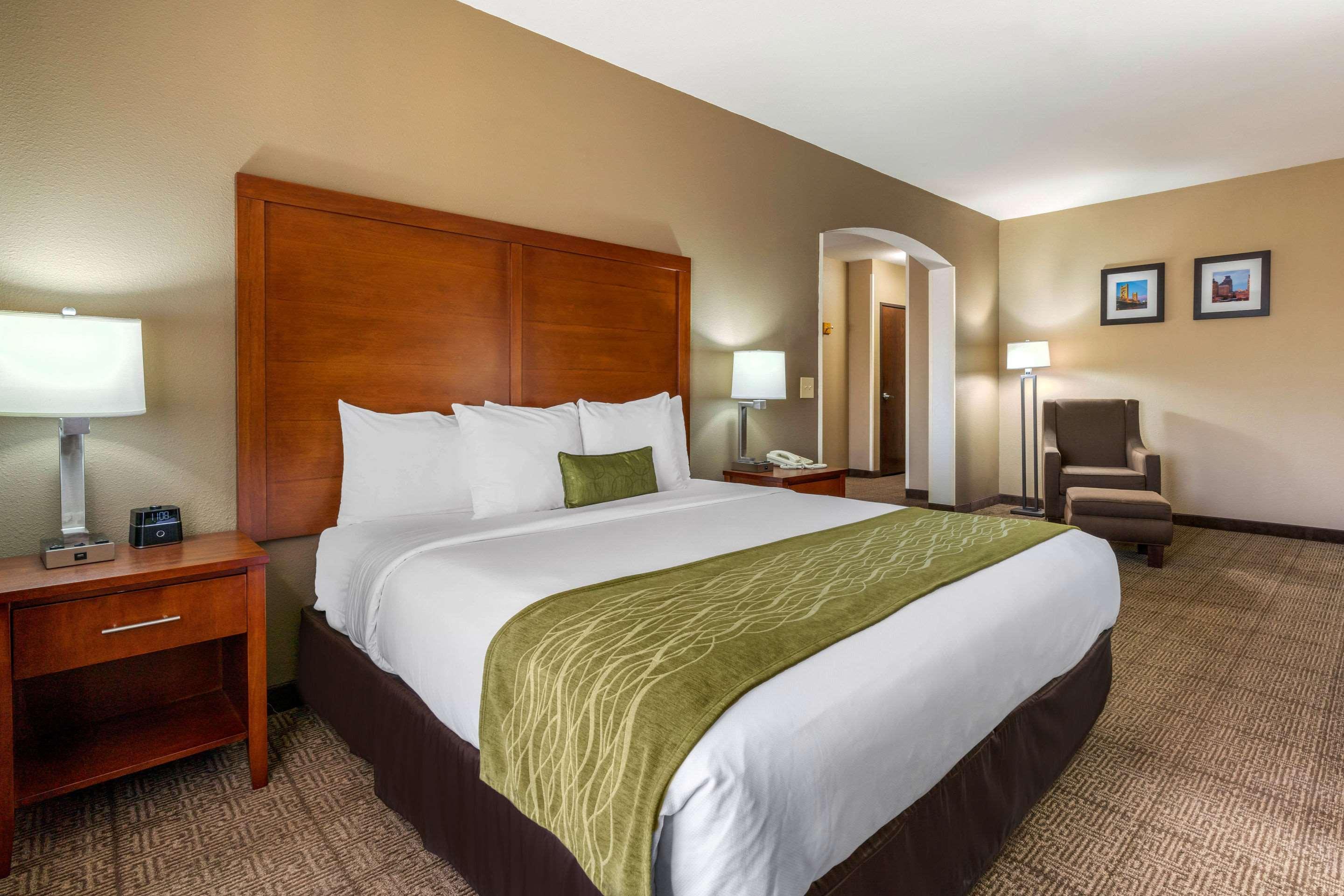 Comfort Inn & Suites Sacramento - University Area ภายนอก รูปภาพ