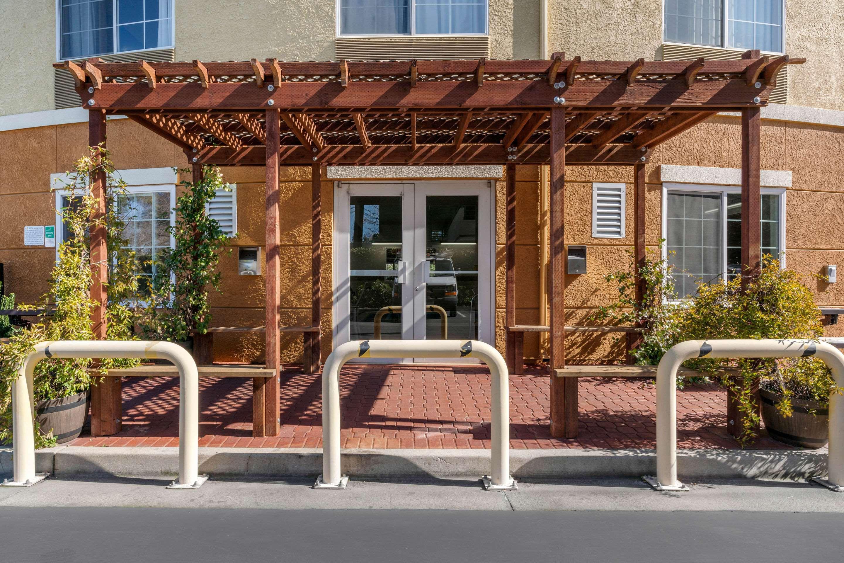 Comfort Inn & Suites Sacramento - University Area ภายนอก รูปภาพ