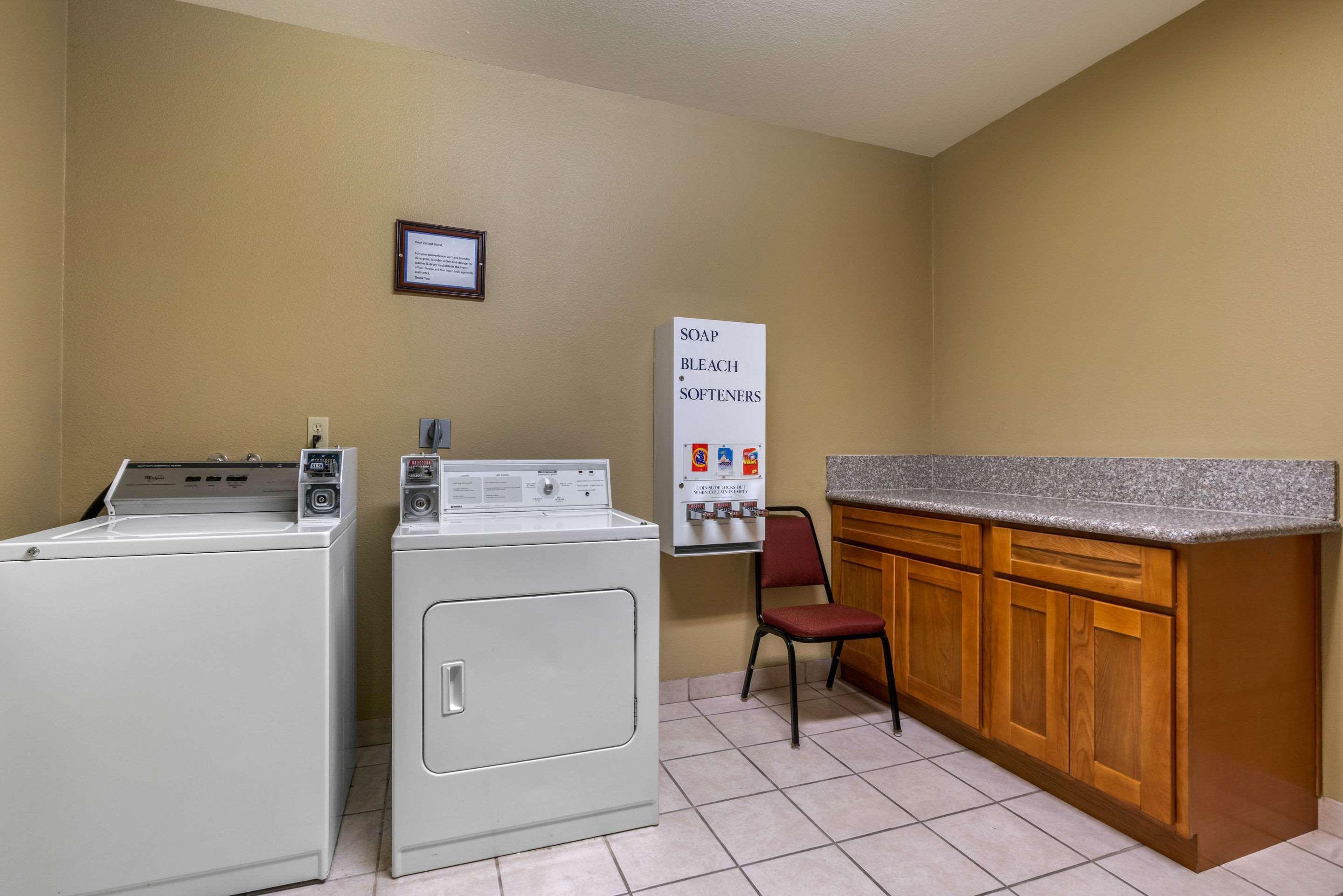 Comfort Inn & Suites Sacramento - University Area ภายนอก รูปภาพ