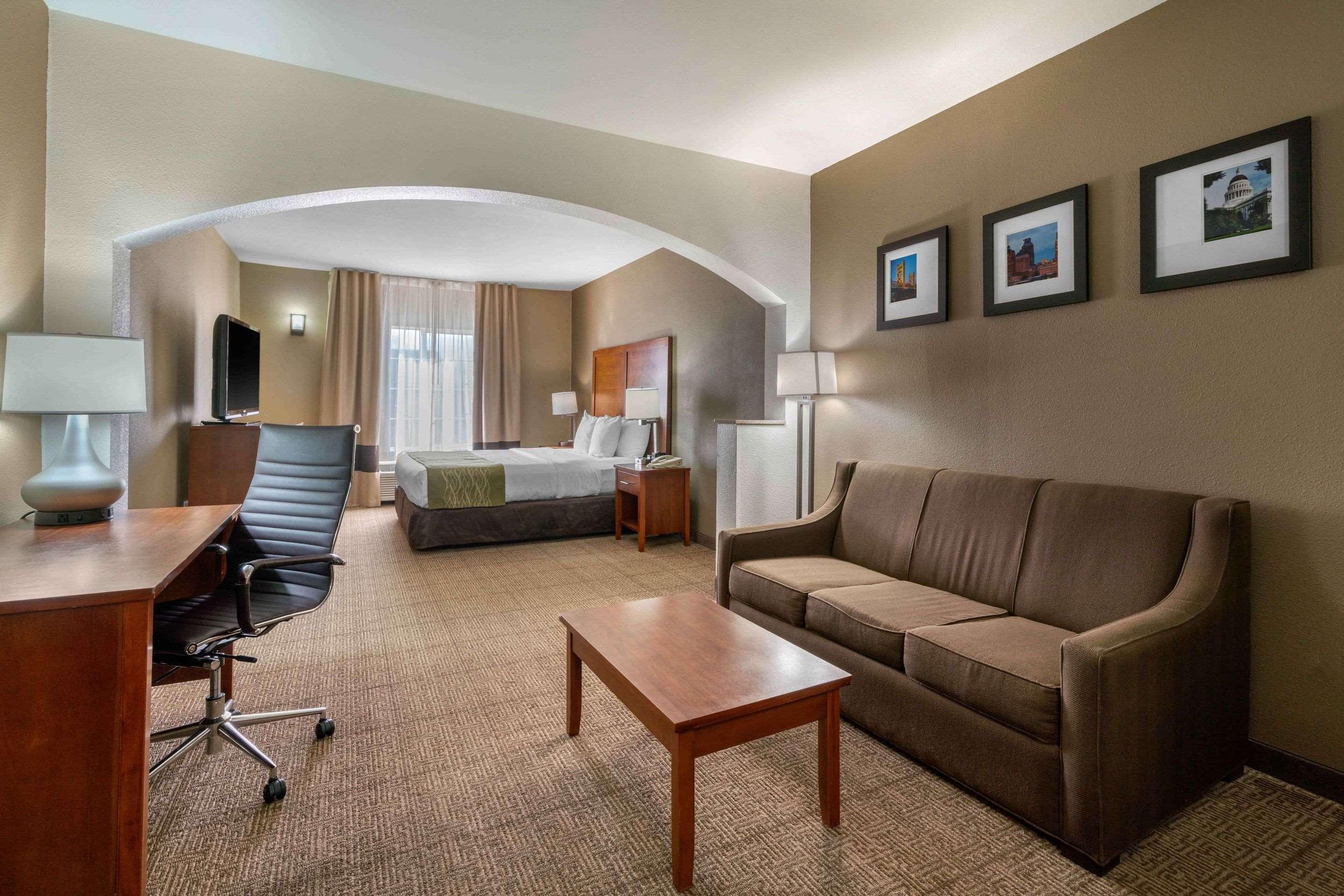 Comfort Inn & Suites Sacramento - University Area ภายนอก รูปภาพ