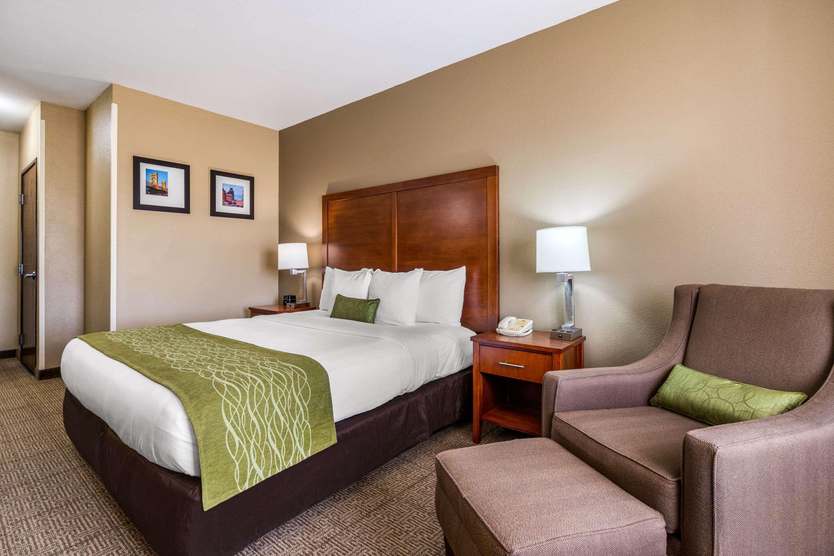 Comfort Inn & Suites Sacramento - University Area ภายนอก รูปภาพ