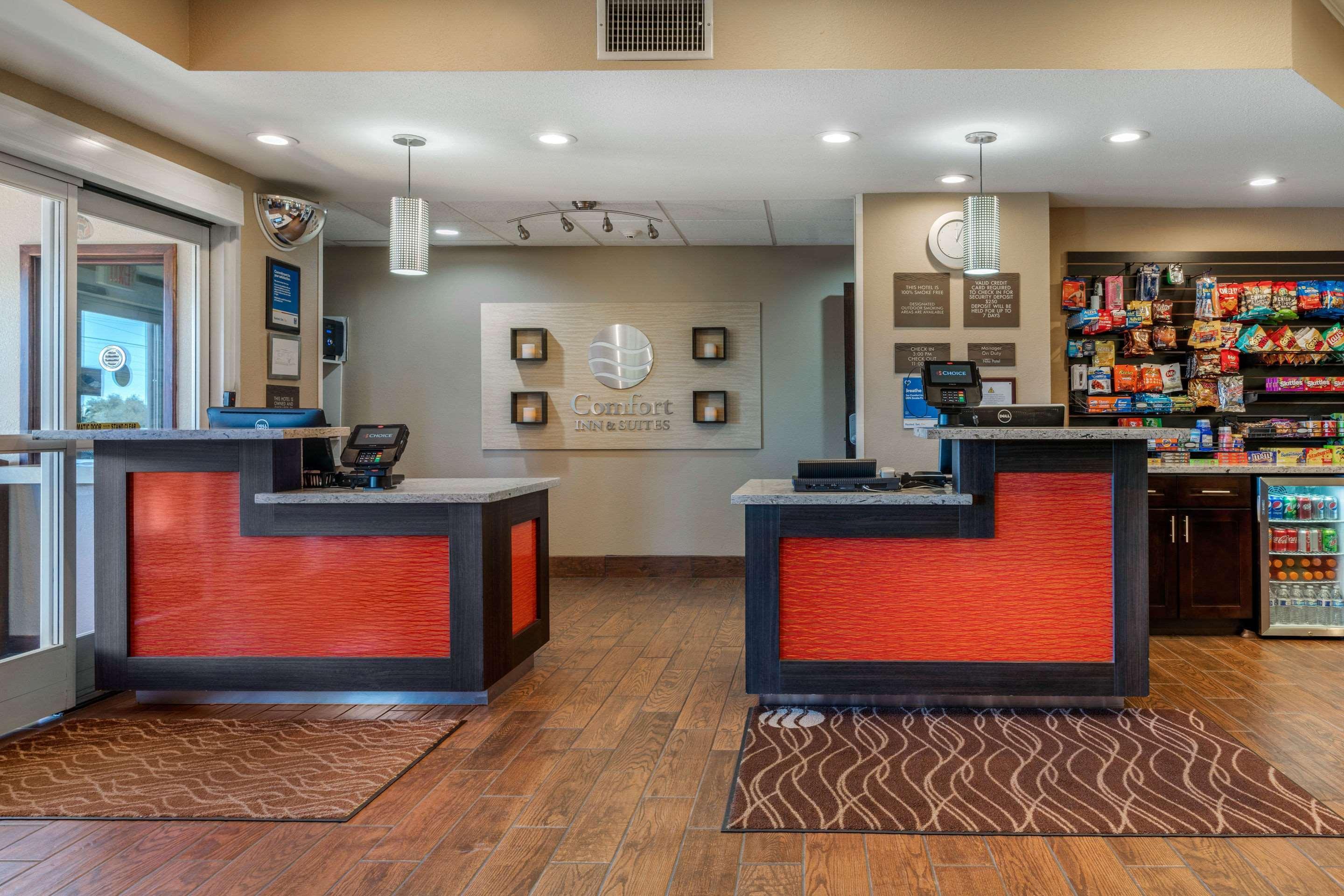 Comfort Inn & Suites Sacramento - University Area ภายนอก รูปภาพ