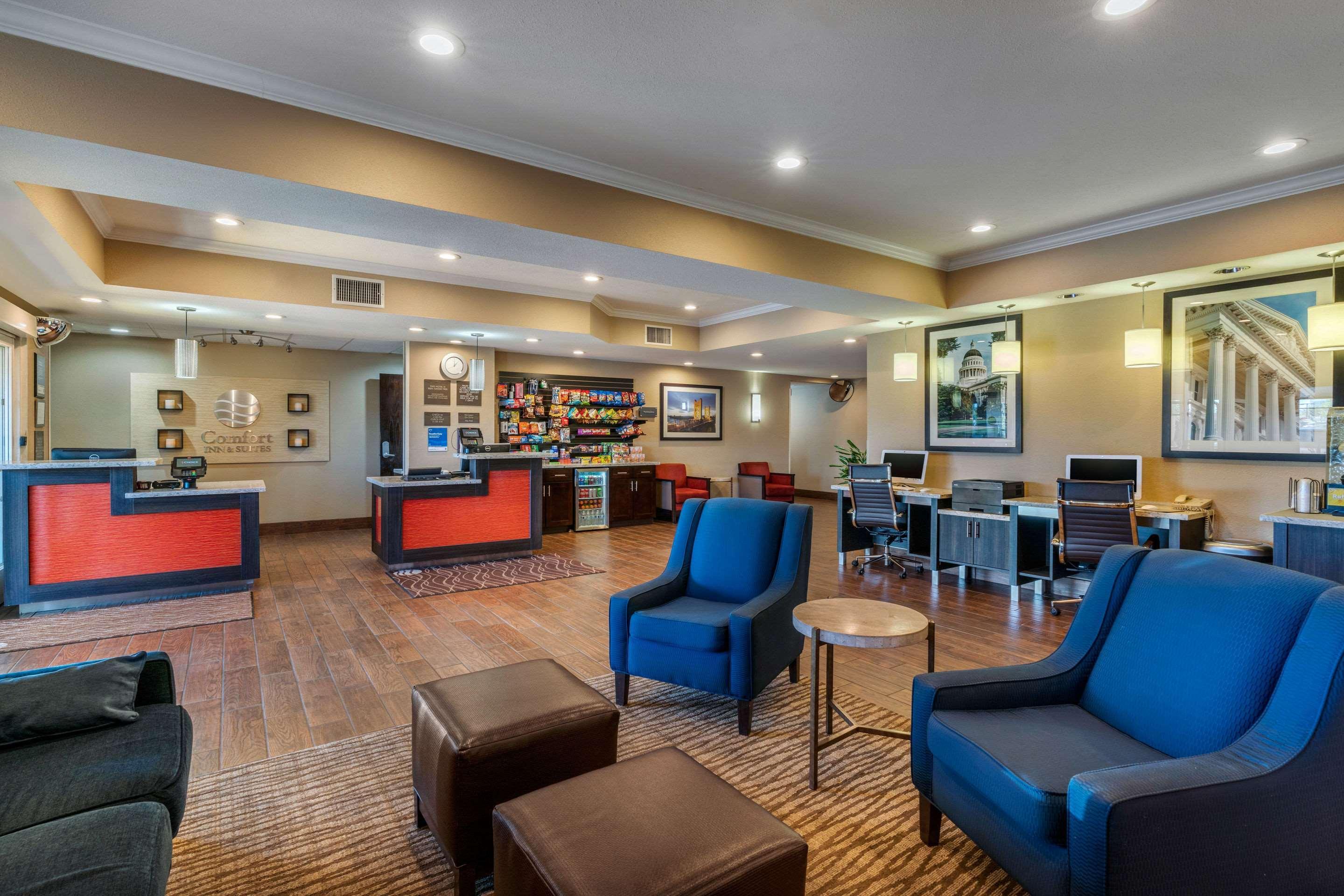Comfort Inn & Suites Sacramento - University Area ภายนอก รูปภาพ