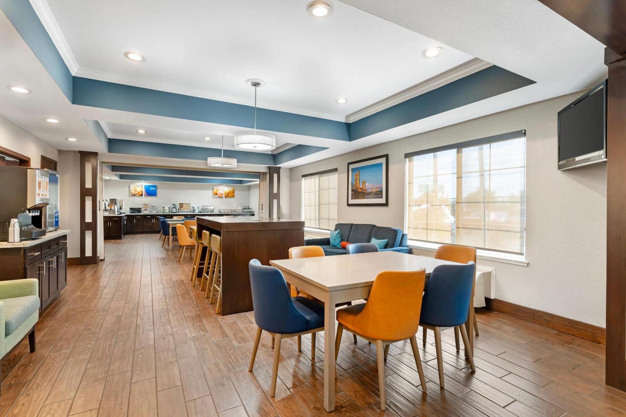 Comfort Inn & Suites Sacramento - University Area ภายนอก รูปภาพ
