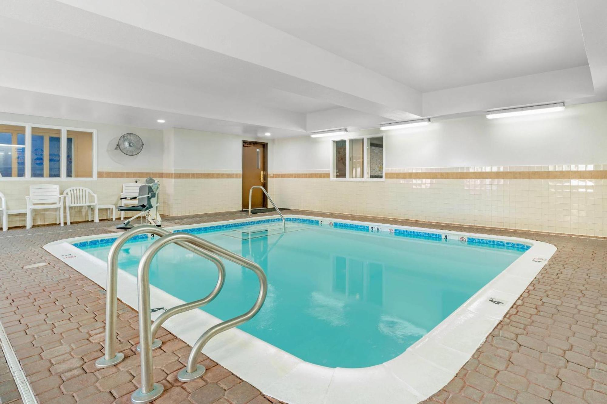 Comfort Inn & Suites Sacramento - University Area ภายนอก รูปภาพ