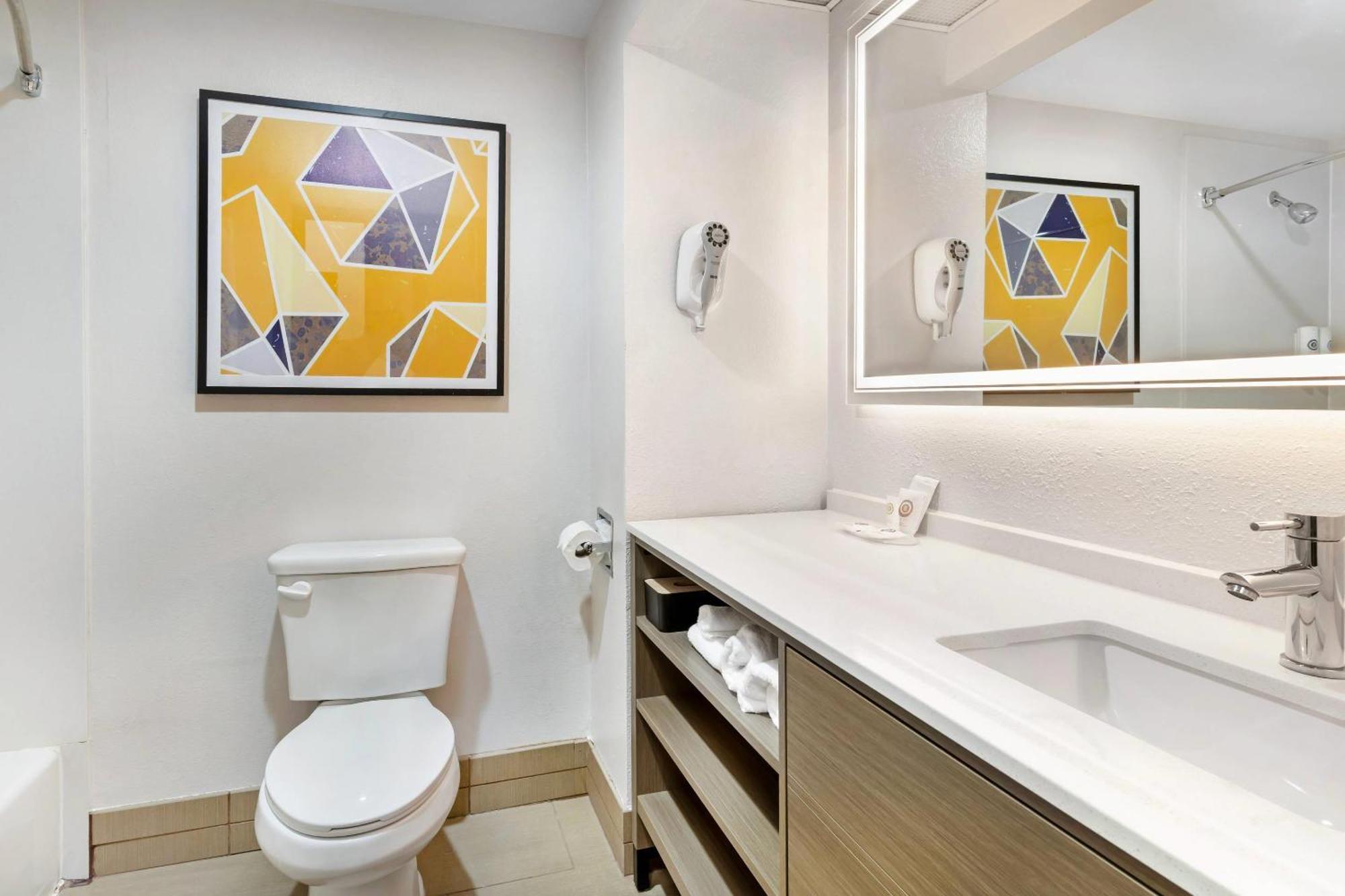Comfort Inn & Suites Sacramento - University Area ภายนอก รูปภาพ