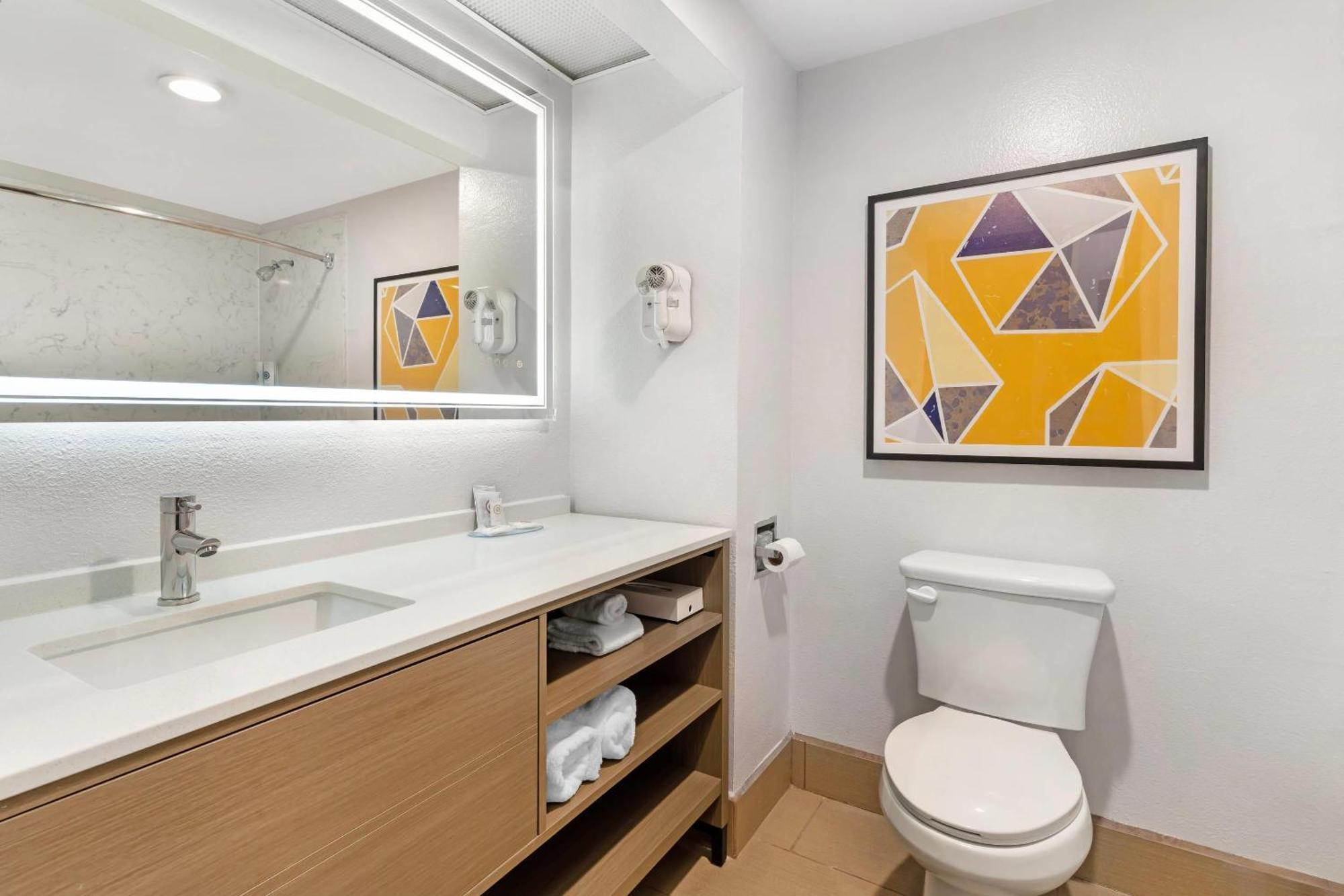 Comfort Inn & Suites Sacramento - University Area ภายนอก รูปภาพ