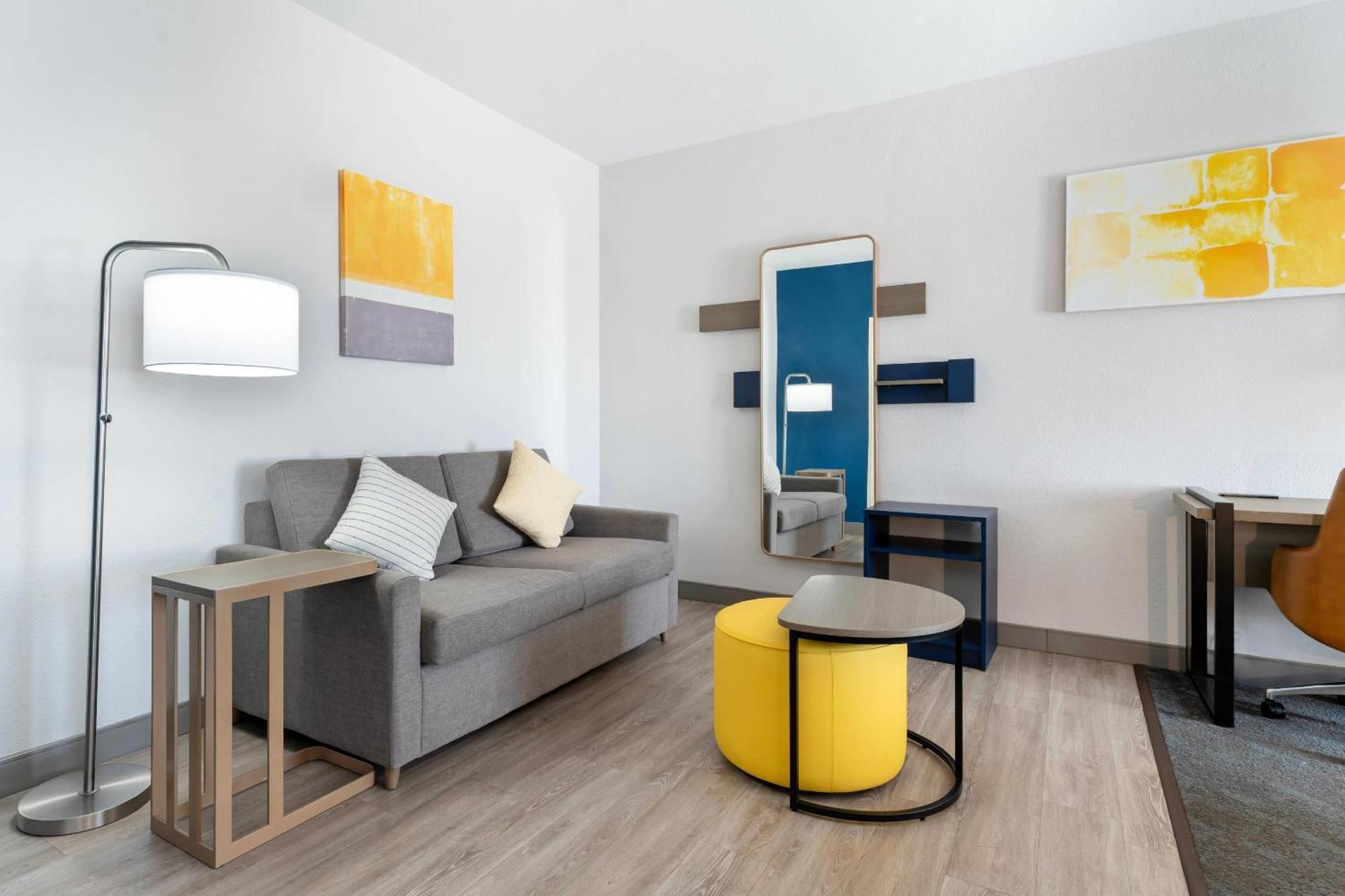 Comfort Inn & Suites Sacramento - University Area ภายนอก รูปภาพ