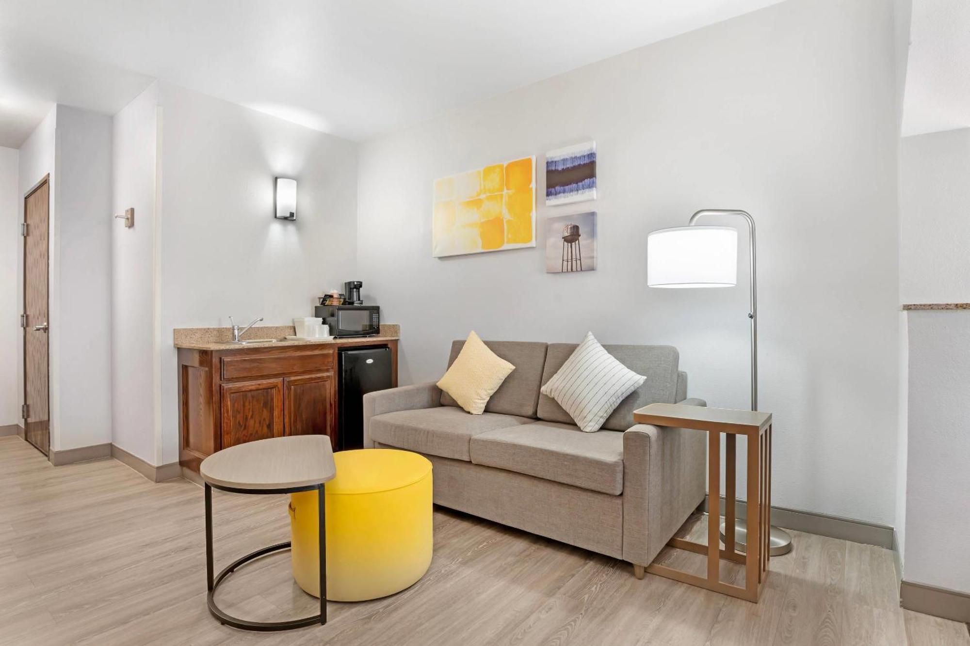 Comfort Inn & Suites Sacramento - University Area ภายนอก รูปภาพ