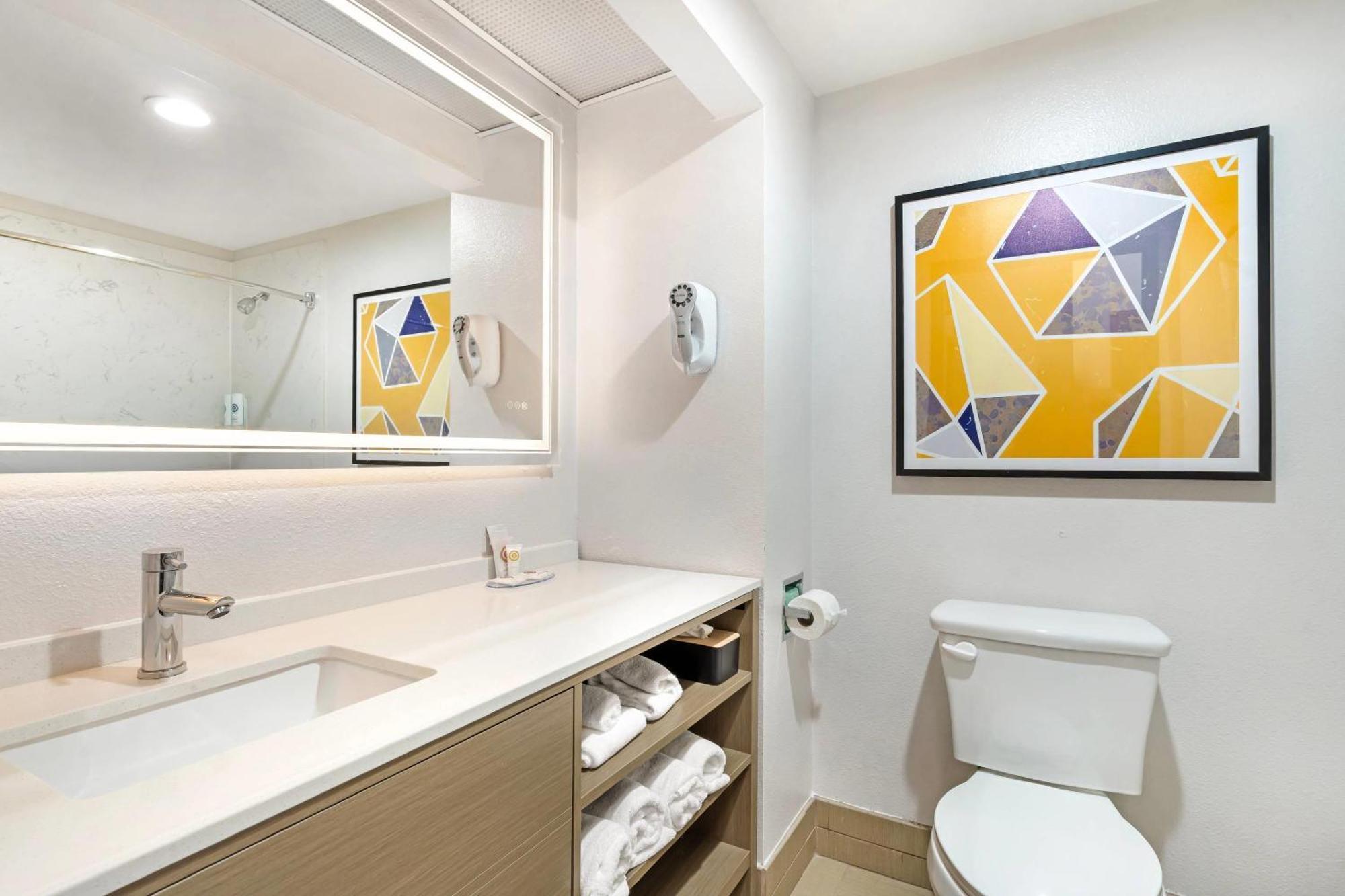 Comfort Inn & Suites Sacramento - University Area ภายนอก รูปภาพ