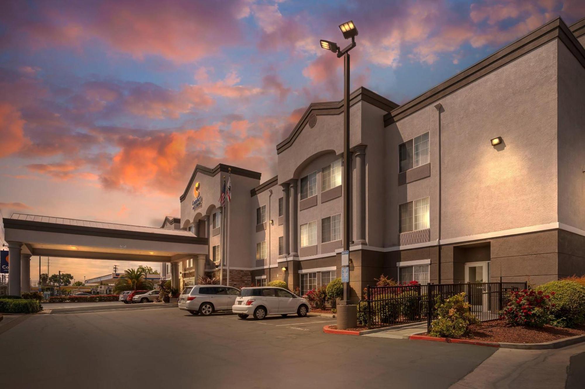 Comfort Inn & Suites Sacramento - University Area ภายนอก รูปภาพ