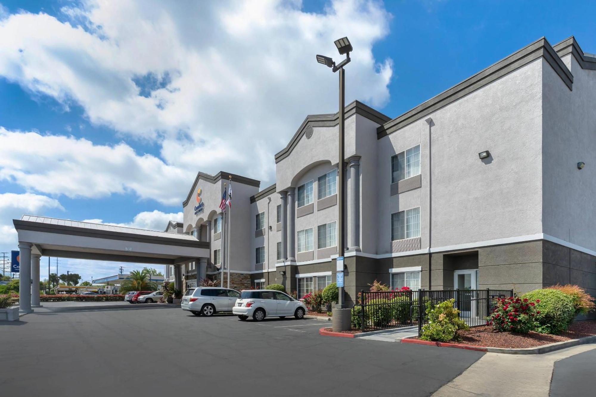 Comfort Inn & Suites Sacramento - University Area ภายนอก รูปภาพ