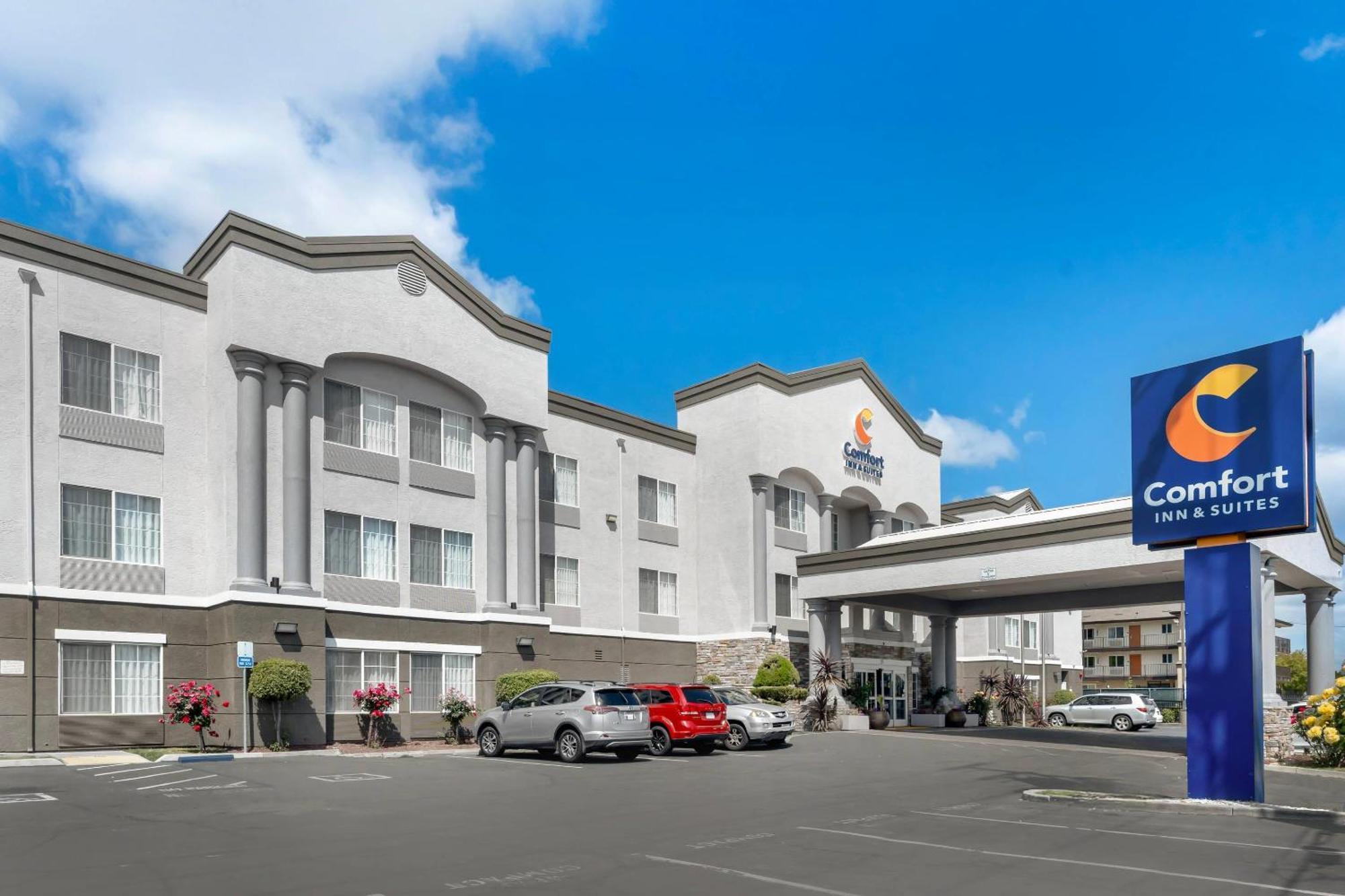 Comfort Inn & Suites Sacramento - University Area ภายนอก รูปภาพ